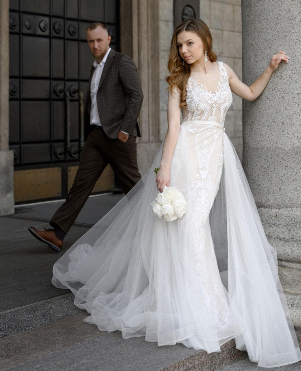 свадебное платье из фатина с кружевом