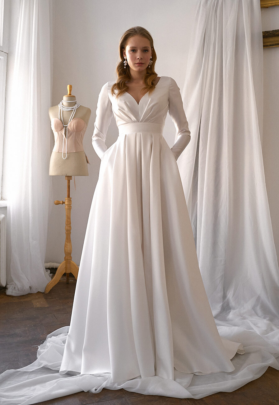 Платье в пол из атласа